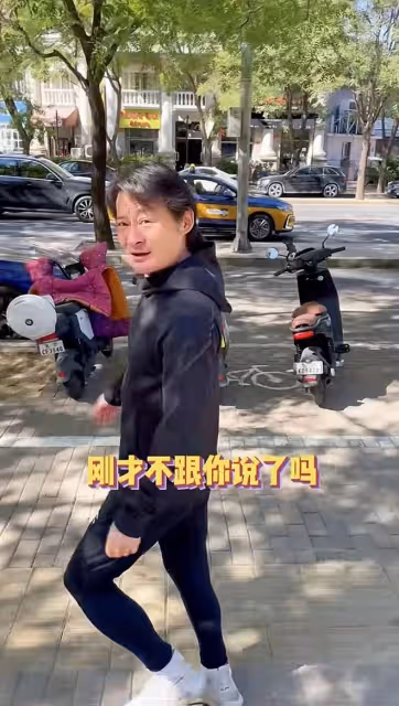 景崗山近照頭髮花白!請女生吃飯走10公里去餐廳,穿百元衣無人識