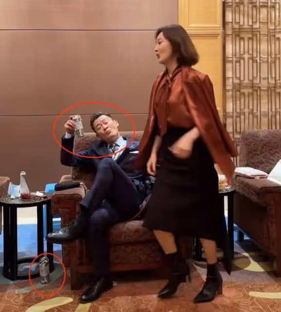 景崗山近照頭髮花白!請女生吃飯走10公里去餐廳,穿百元衣無人識