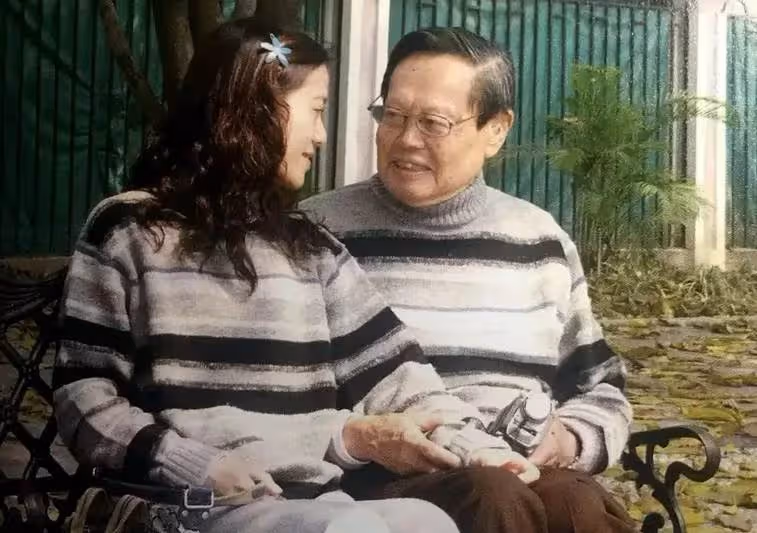 100歲老人楊振寧「摔倒送醫」,曝18億財產分割:28歲嬌妻陪18年「只拿到別墅居住權」,巨額財產留給「前妻」