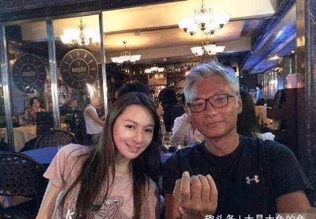 他是香港第一美男子, 曾迷倒劉嘉玲林青霞, 今58歲破產被妻兒拋棄