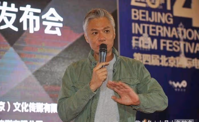 他是香港第一美男子, 曾迷倒劉嘉玲林青霞, 今58歲破產被妻兒拋棄