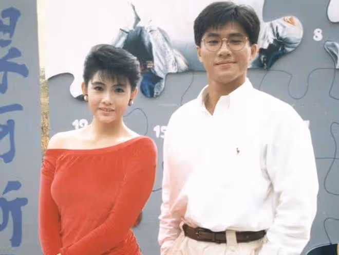 邱淑貞夫婦參加聚會,富豪老公近年事業受挫,54歲鬍子拉碴顯憔悴