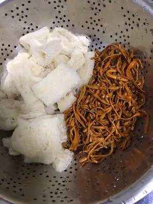 竹蓀蟲草花雞湯