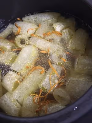 竹蓀蟲草花雞湯