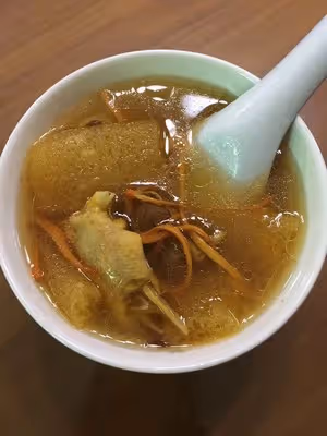 竹蓀蟲草花雞湯