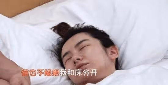 戚薇真實素顏照曝出!滿臉膠原蛋白「大方承認動過雙眼皮」, 李承鉉還照親不誤