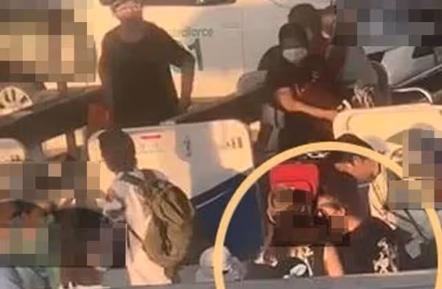 小林青霞國外返港全家被趕下飛機，疑因抱兒子擋路與空姐激烈爭執