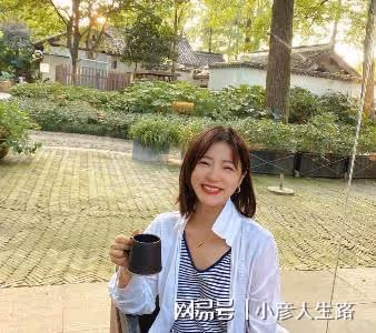 40歲歌手丁當戀情曝光，小15歲男友顏值帥氣，曾擔任金城武的替身