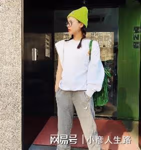 40歲歌手丁當戀情曝光，小15歲男友顏值帥氣，曾擔任金城武的替身