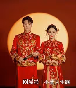 張檬金恩聖將舉辦婚禮,現場彩排照片曝出,兩人穿情侶裝滿臉笑容
