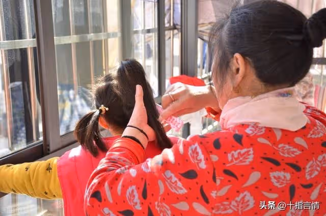 兒媳婦二胎,婆婆拿出十萬明算帳:給你請保姆用,但有三個要求