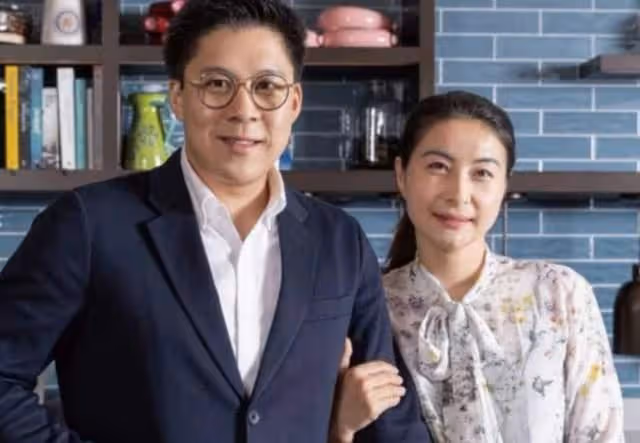 霍啟剛為郭晶晶慶生曬照，自稱是老夫少妻，就餐餐廳真的很平價了