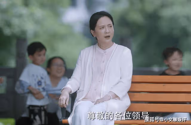 《我們這十年》躲不掉的套路,強送的銀行卡,處處透露著為官的無奈