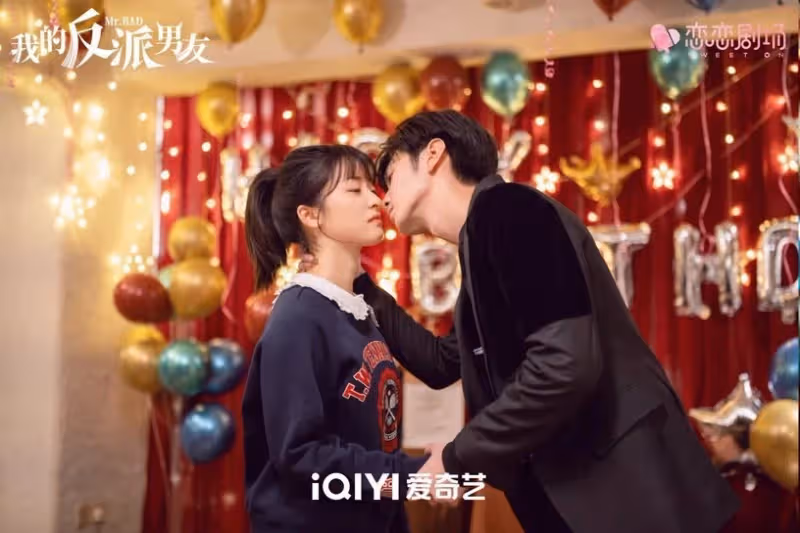 《我的反派男友》12個高甜場面!冰淇淋吻、煙火捂眼吻、洞房吻,「生孩子慶祝」都要吻