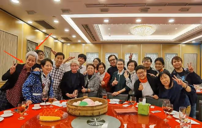 「許仙」葉童曝近況!滿頭白髮出席生日宴,與趙雅芝晚年截然不同