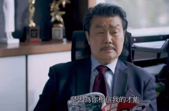 知名港星近況曝光!出席友人聚會,76歲依舊有型,大背頭搶鏡