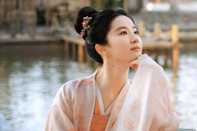 原本想衝著閆妮追《堅持》,我卻被這位46歲的男二號驚艷了