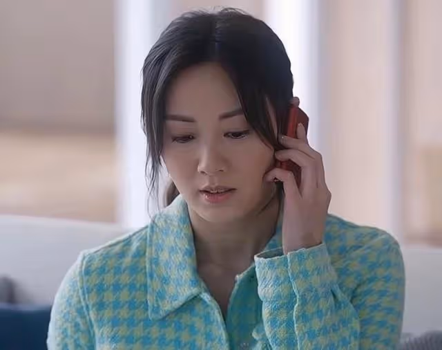 TVB知名女星演氣質名媛！與男主角激吻到嘴唇變形，高顏值搶鏡