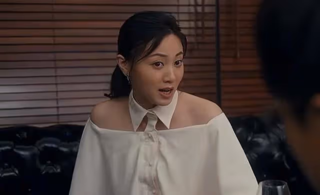 TVB知名女星演氣質名媛！與男主角激吻到嘴唇變形，高顏值搶鏡