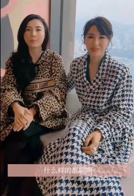 黎姿到底有多美？51歲黎姿罕見露臉，貴婦氣息很足，把小9歲的張柏芝比下去了，網友：姜還是老的辣！