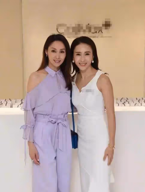 黎姿到底有多美？51歲黎姿罕見露臉，貴婦氣息很足，把小9歲的張柏芝比下去了，網友：姜還是老的辣！