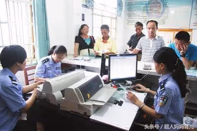 爸爸姓「滾」 給兒子取名字!工作人員聽後感嘆:孩子不會是撿來的吧