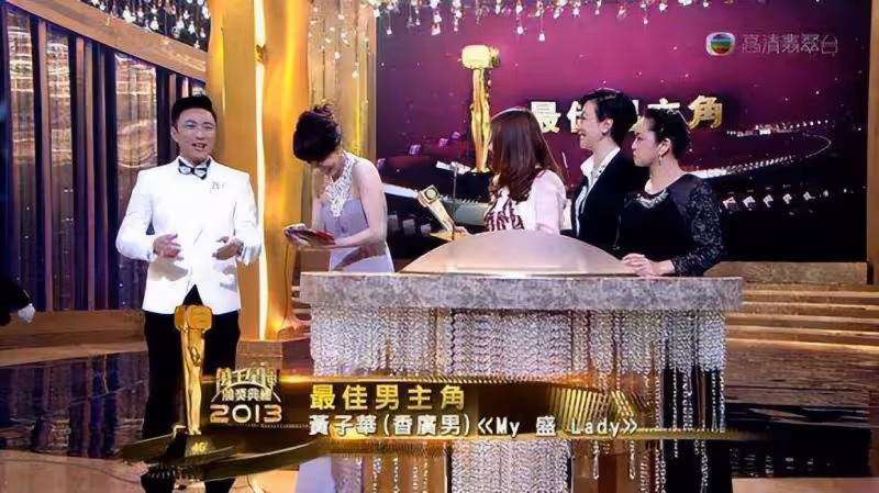 這位公認的香港喜劇之王,用了整整30年,新片票房終於超越周星馳!