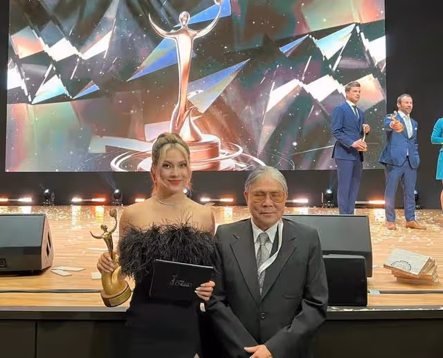 1米75谷愛凌和1米85黃大憲合影!中國美女遇到韓國明星,笑容燦爛