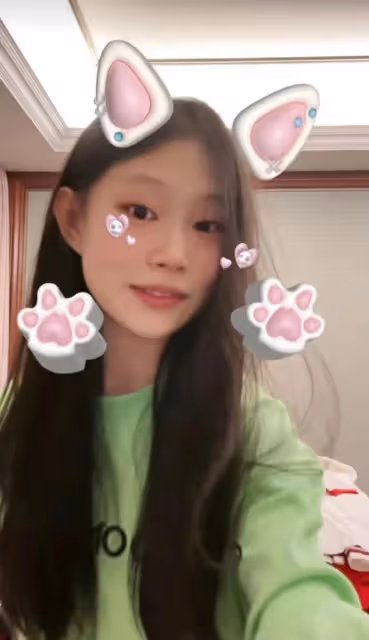 小瀋陽15歲女兒近照驚艷!顏值逆襲身材高挑,被贊國際范十足