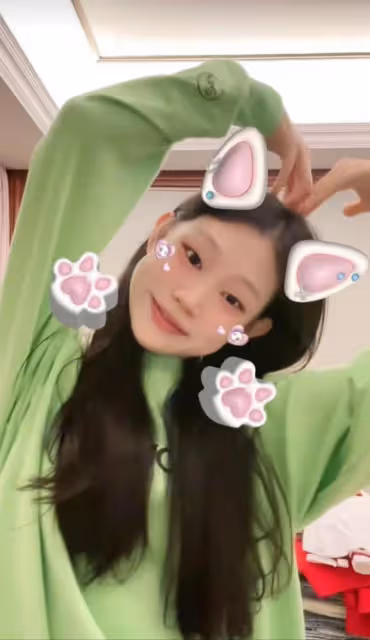 小瀋陽15歲女兒近照驚艷!顏值逆襲身材高挑,被贊國際范十足