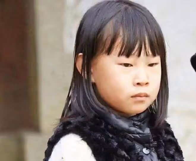 小瀋陽15歲女兒近照驚艷!顏值逆襲身材高挑,被贊國際范十足