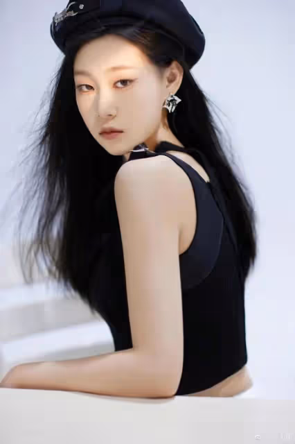 小瀋陽15歲女兒近照驚艷!顏值逆襲身材高挑,被贊國際范十足