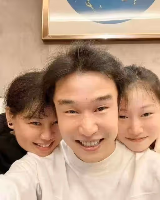 小瀋陽15歲女兒近照驚艷!顏值逆襲身材高挑,被贊國際范十足