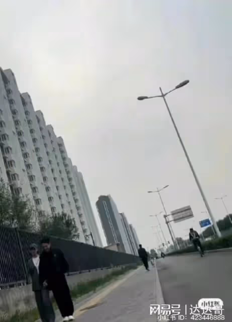 楊冪前夫爆牽手小18歲女星!劉愷威爸回應:不排斥兒子再婚