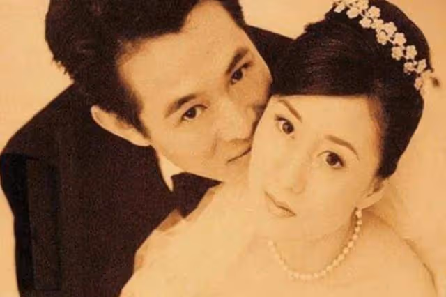 李連杰對利智一見鍾情，轉而對孕妻說：我遇到真愛了