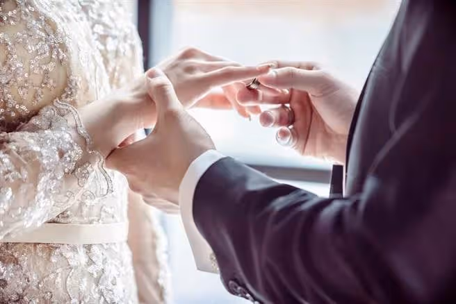 結婚9年！41歲女星驚爆「性.生活不滿足」放閃都假的　意外發現「老公暗藏的密室」瞬間不寒而慄
