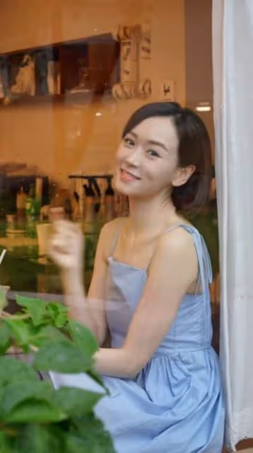 44歲楊思琦被曝懷三胎！皮膚白皙四肢纖細，結婚3年老公從未露面，遭質疑是虛擬人