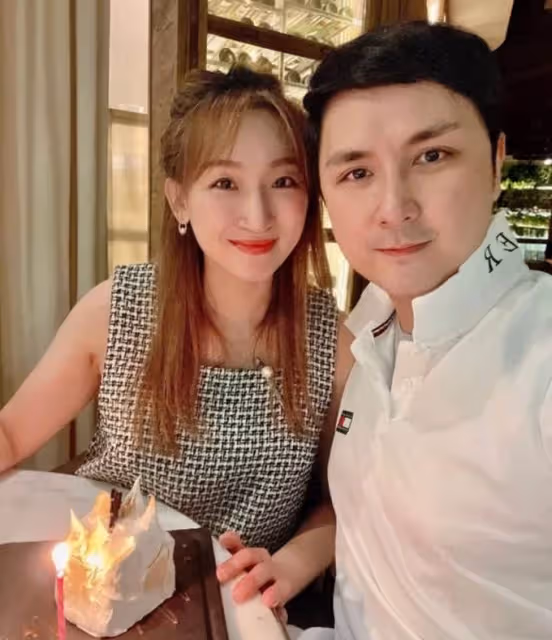 44歲楊思琦被曝懷三胎！皮膚白皙四肢纖細，結婚3年老公從未露面，遭質疑是虛擬人