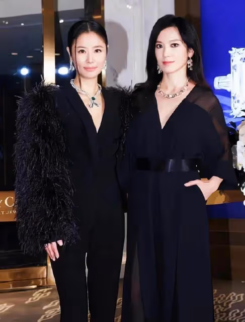 林心如變化真大！46歲底氣十足變身大明星，穿「一身黑」看似低調，卻超有貴婦范