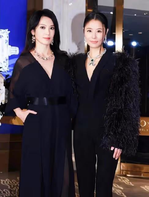 林心如變化真大！46歲底氣十足變身大明星，穿「一身黑」看似低調，卻超有貴婦范