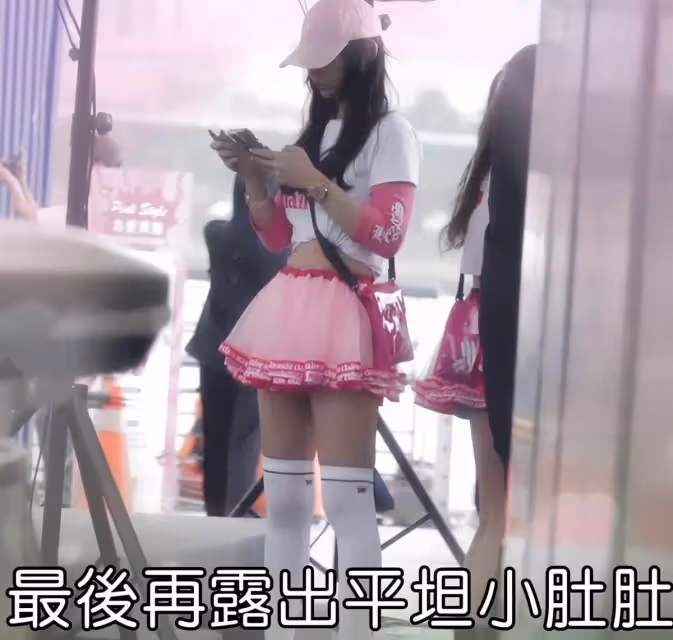 孫蕓蕓富豪父親去世1年!小32歲遺孀穿短裙現身,開心與異性撒嬌,出入高檔場所很是富貴