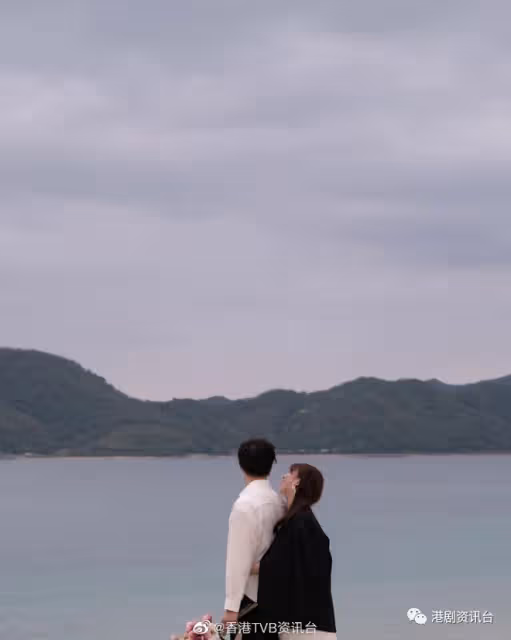 TVB小生與日籍太太婚紗相曝光!老婆著低胸碎花白紗海邊留影
