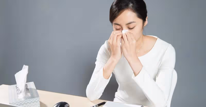 和丈夫冷戰回娘家，看到弟媳滿滿的首飾盒，才知10年幫襯喂了狗
