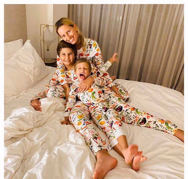被維密解約的KK,如今成人生贏家!ins上曬與兩個兒子親子裝美照