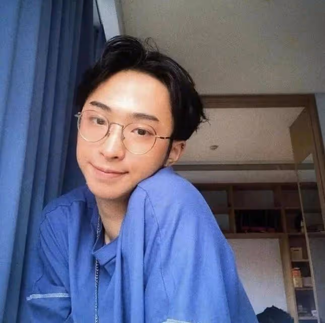 伊能靜18歲兒子挺會玩，對女裝造型情有獨鍾，身材妖嬈完勝女人