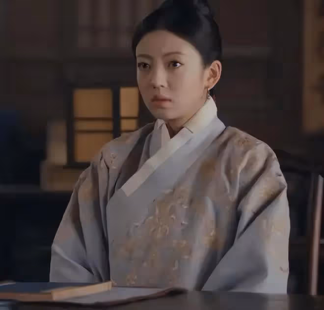 看臉是美女，一看脖子全完蛋！這些被短脖子拖累的女星，太慘了