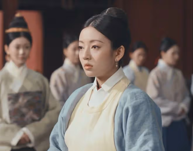 看臉是美女，一看脖子全完蛋！這些被短脖子拖累的女星，太慘了
