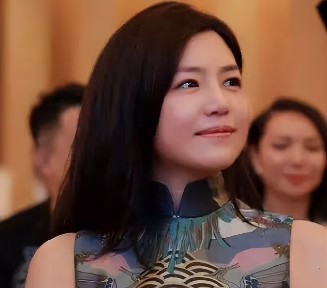 看臉是美女,一看脖子全完蛋!這些被短脖子拖累的女星,太慘了