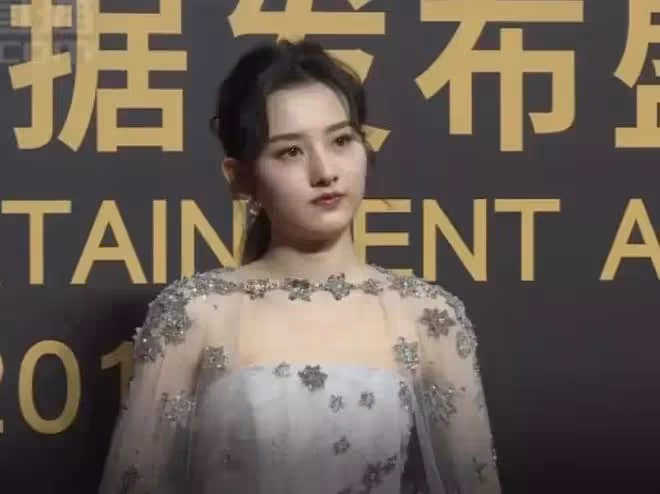看臉是美女,一看脖子全完蛋!這些被短脖子拖累的女星,太慘了