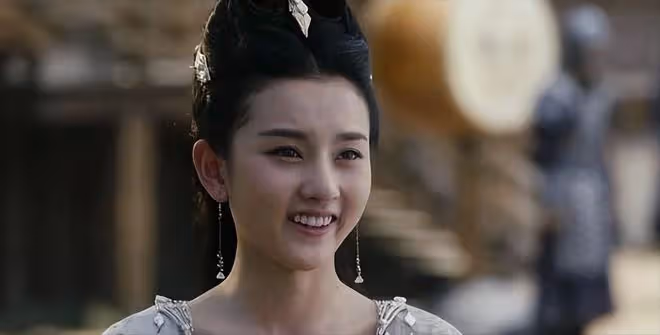 看臉是美女,一看脖子全完蛋!這些被短脖子拖累的女星,太慘了